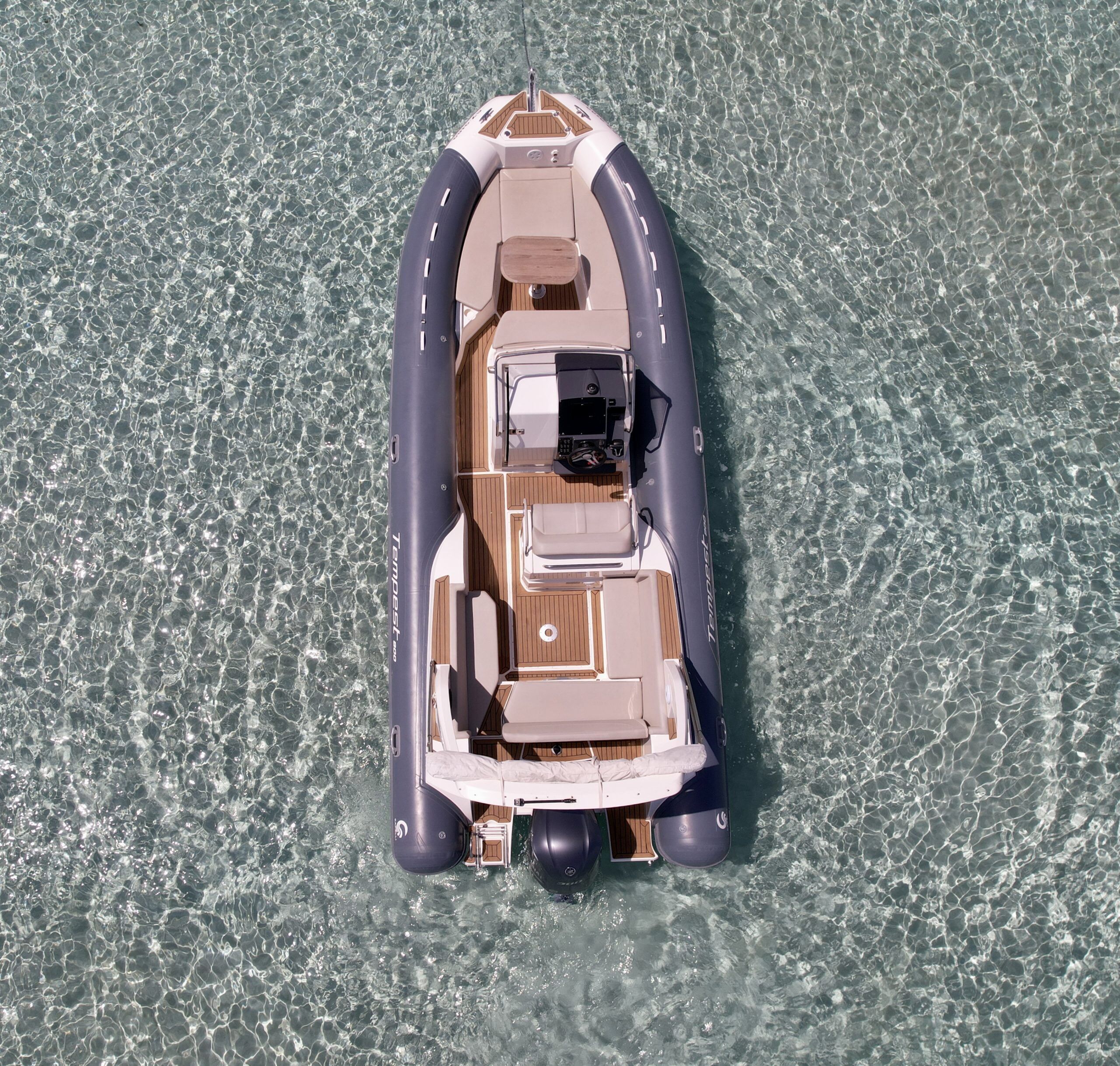 Alquilar Capelli tempest 800 en Ibiza