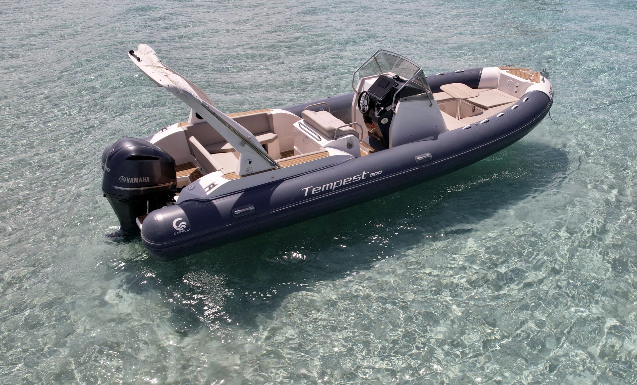 Alquilar Capelli tempest 800 en Ibiza