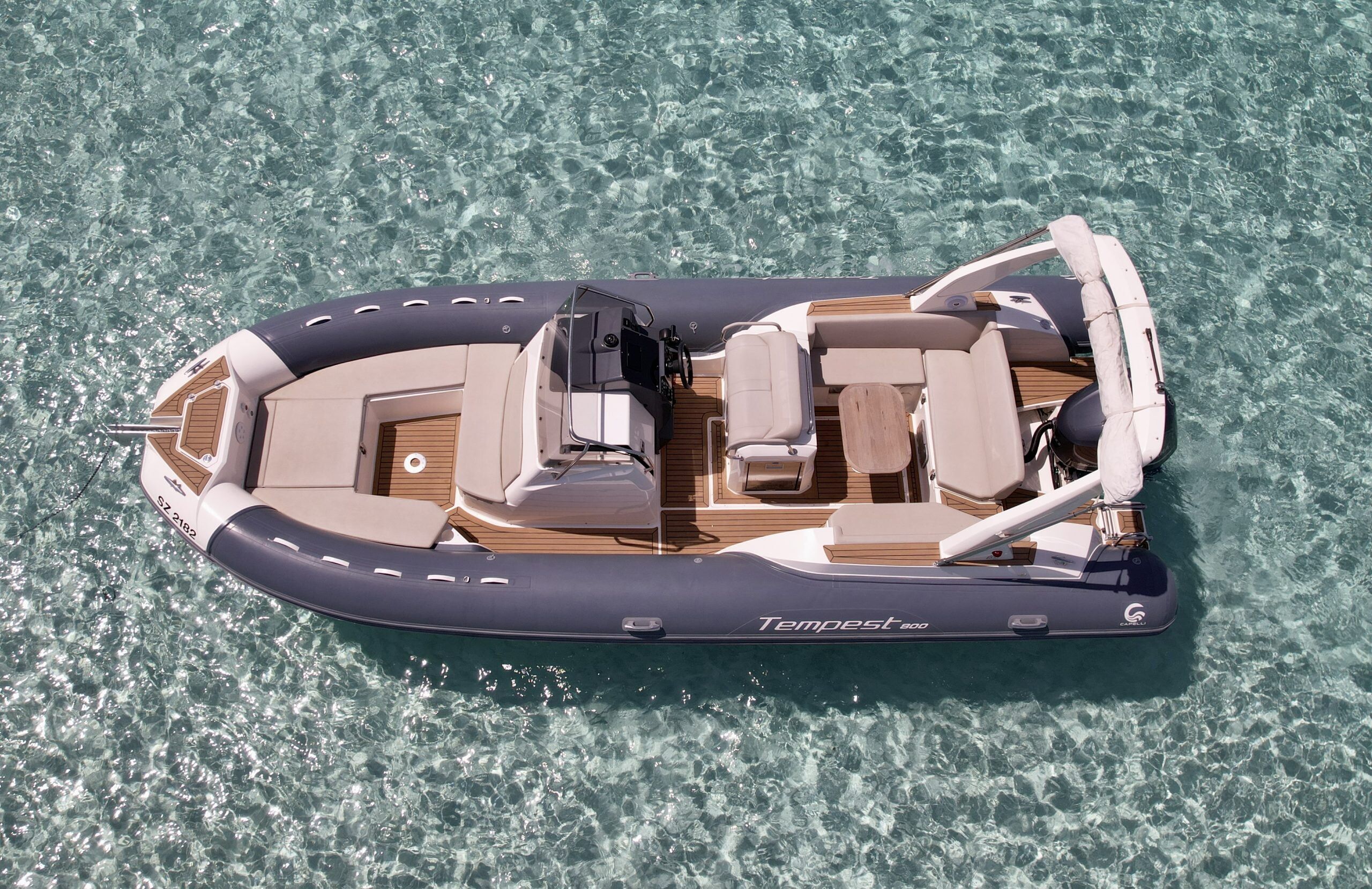 Alquilar Capelli tempest 800 en Ibiza