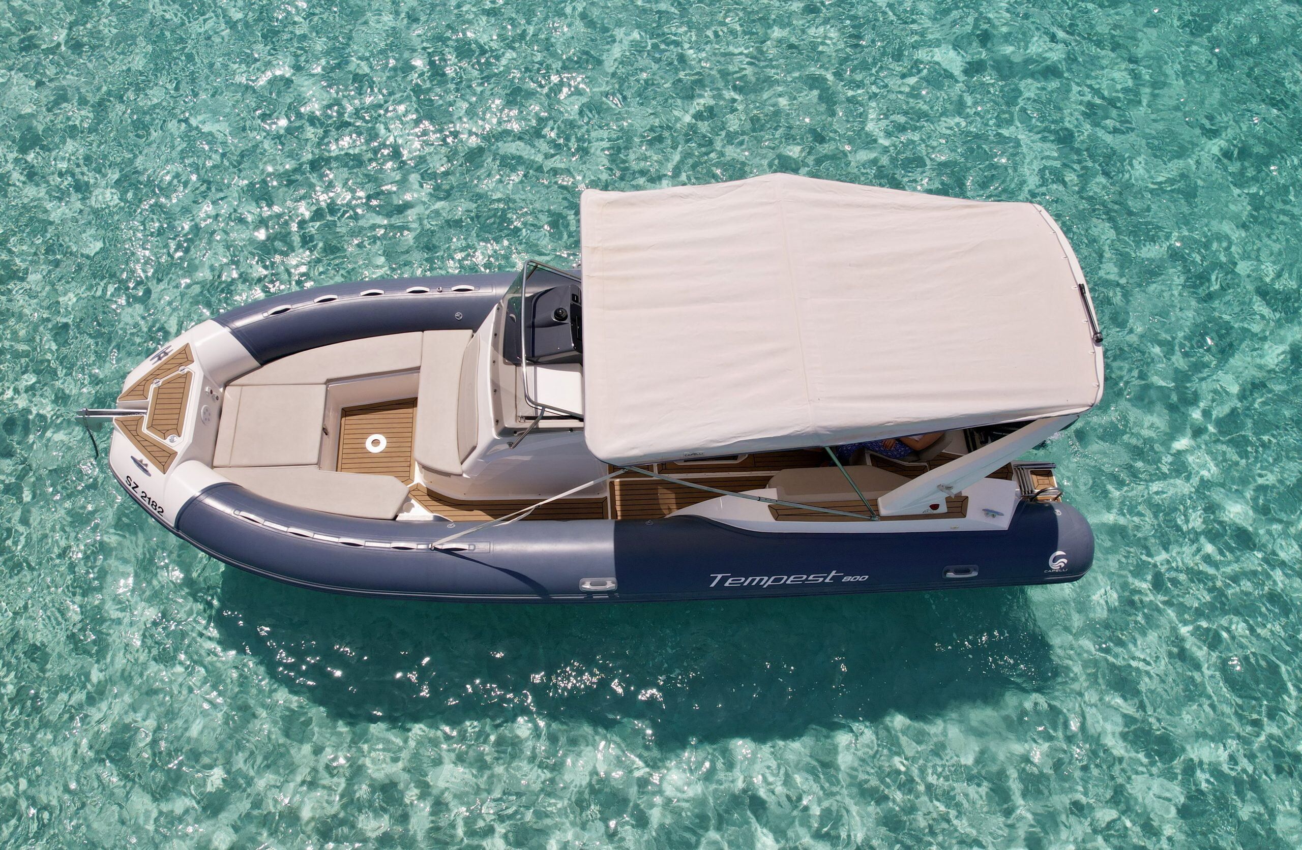 Alquilar Capelli tempest 800 en Ibiza