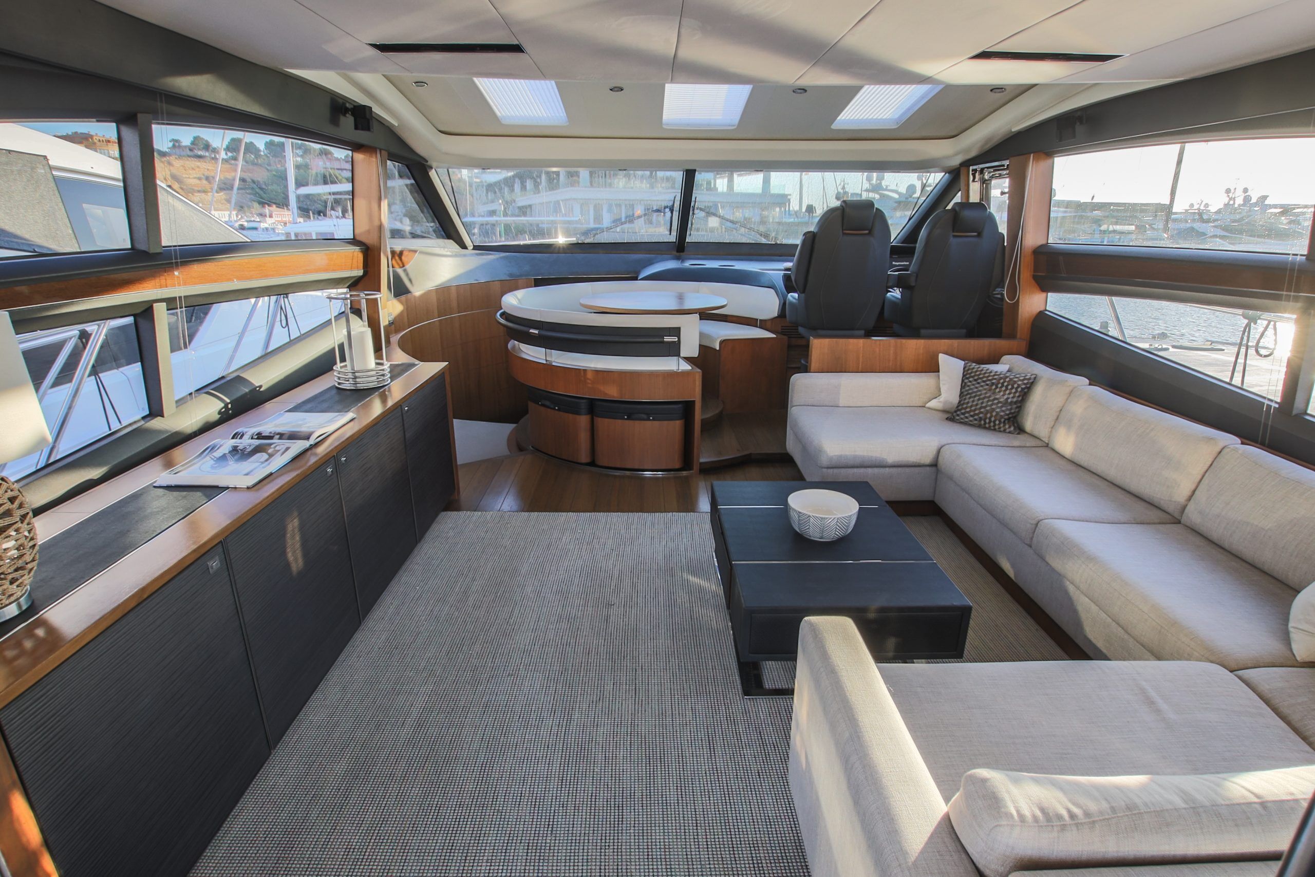 Princess v 72 alquiler en Ibiza