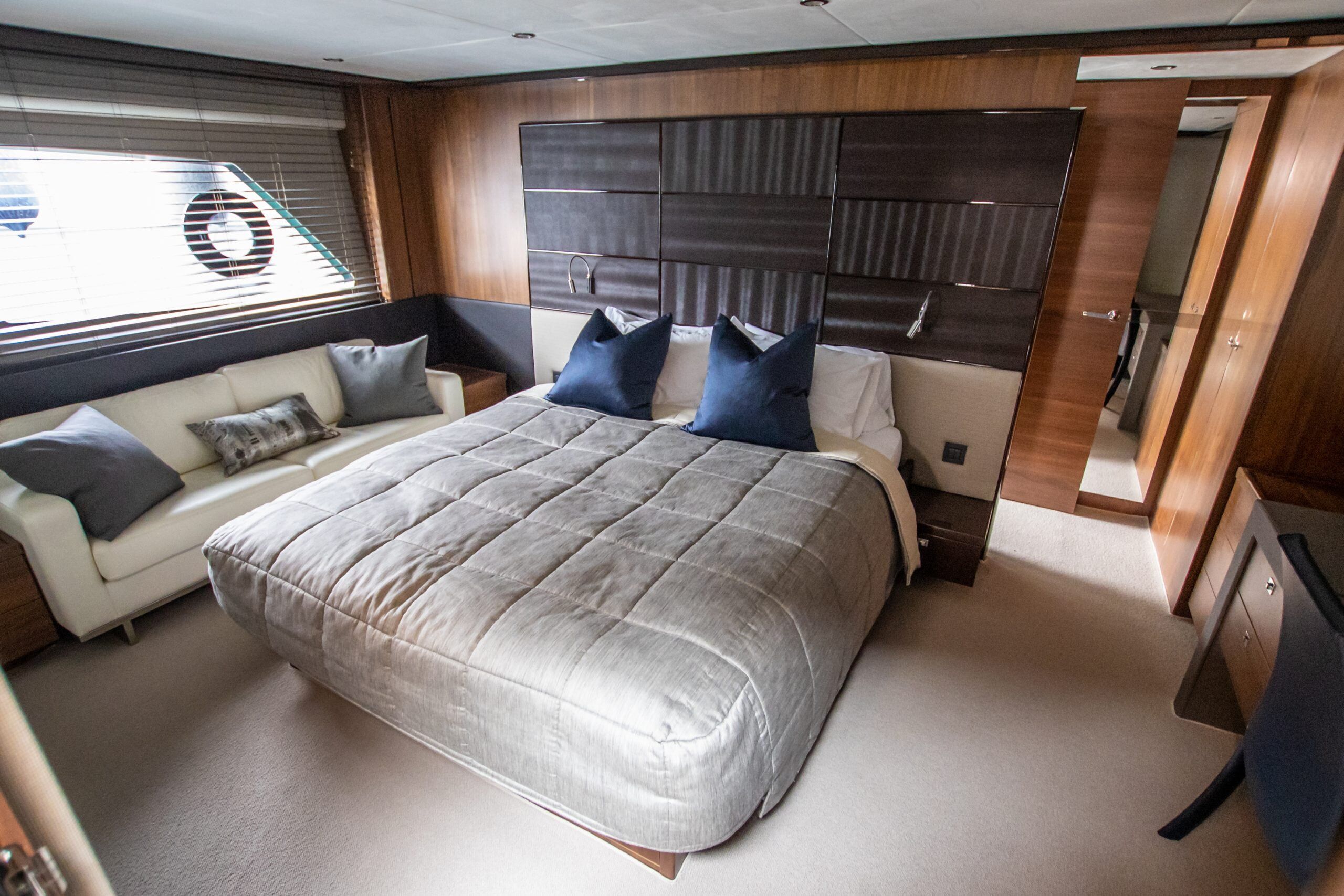 Princess v 72 alquiler en Ibiza