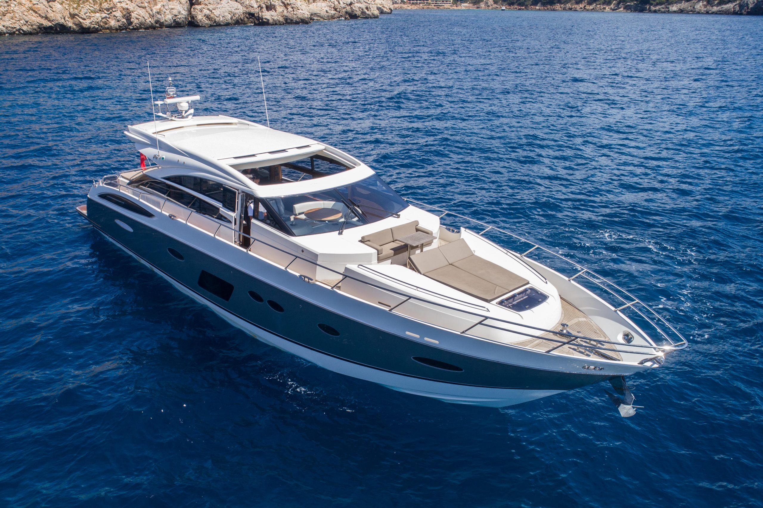 Princess v 72 alquiler en Ibiza