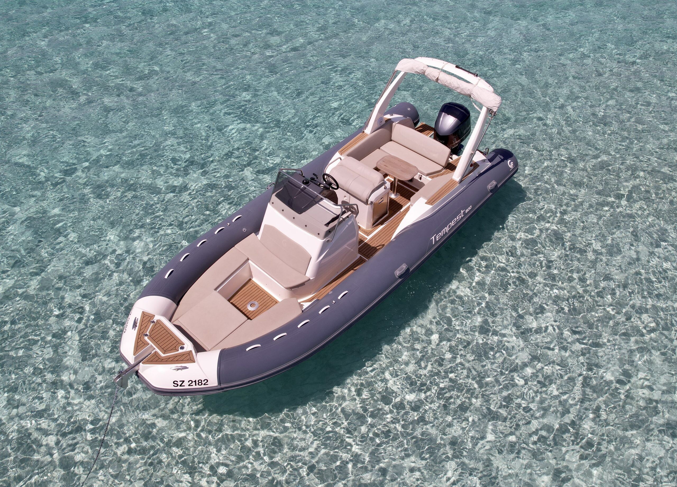 Alquilar Capelli tempest 800 en Ibiza